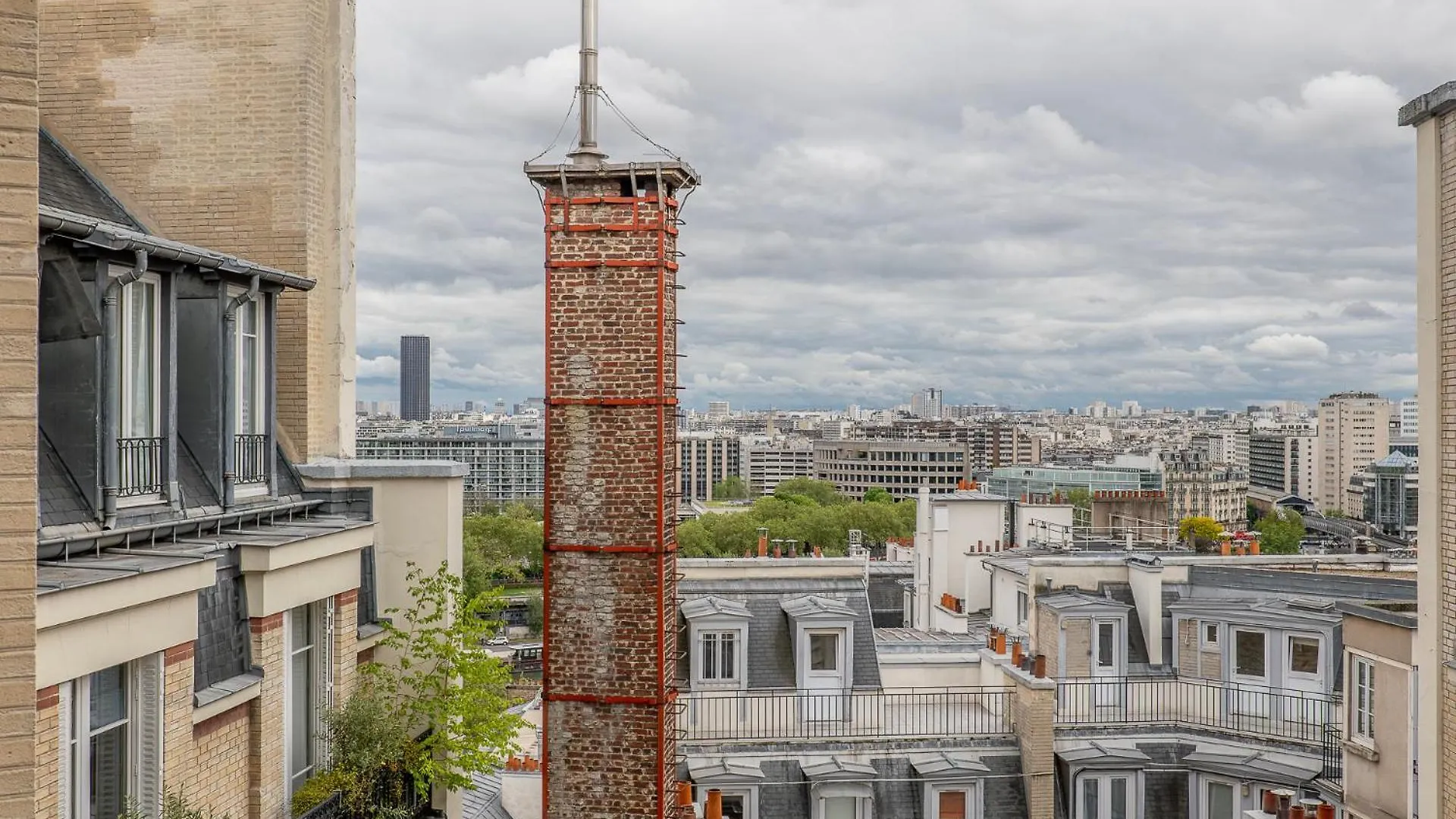 Goodguest-trocadero Tour Eiffel Bail Mobilite باريس